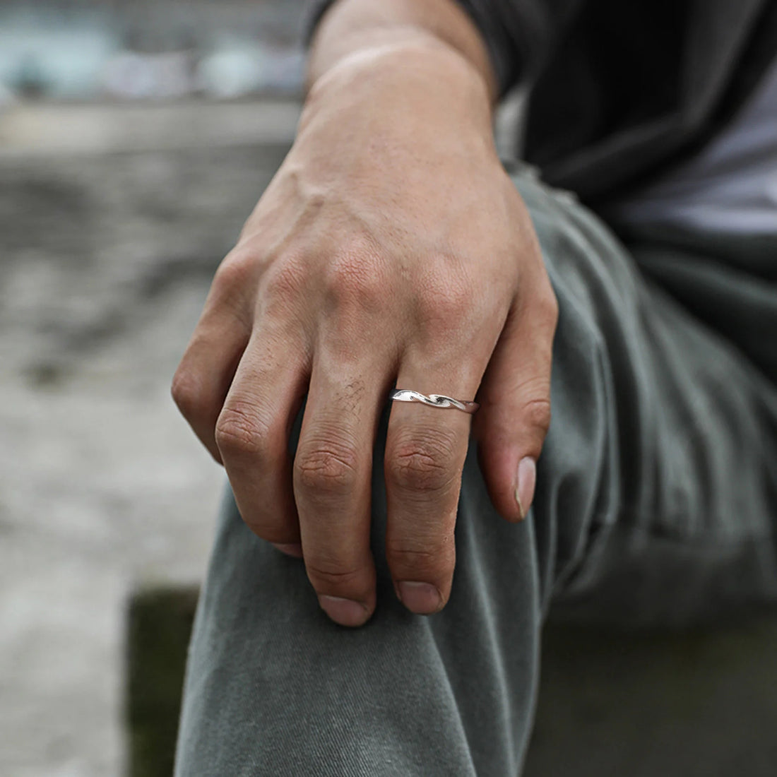 Lucentelli Simple Twisted Ring